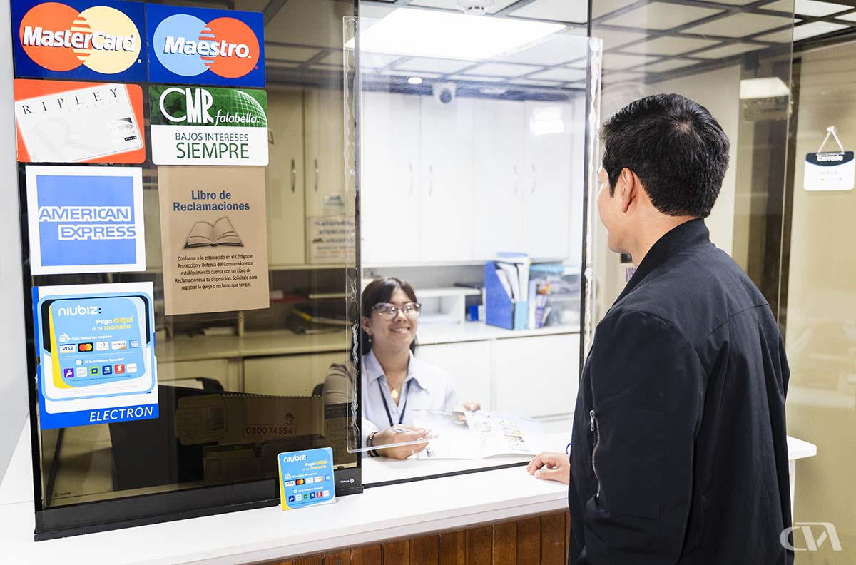 clinica-vista-alegre-santiago-de-surco-lima-peru-emergencia-24-horas-03-instalaciones-recepcion-02
